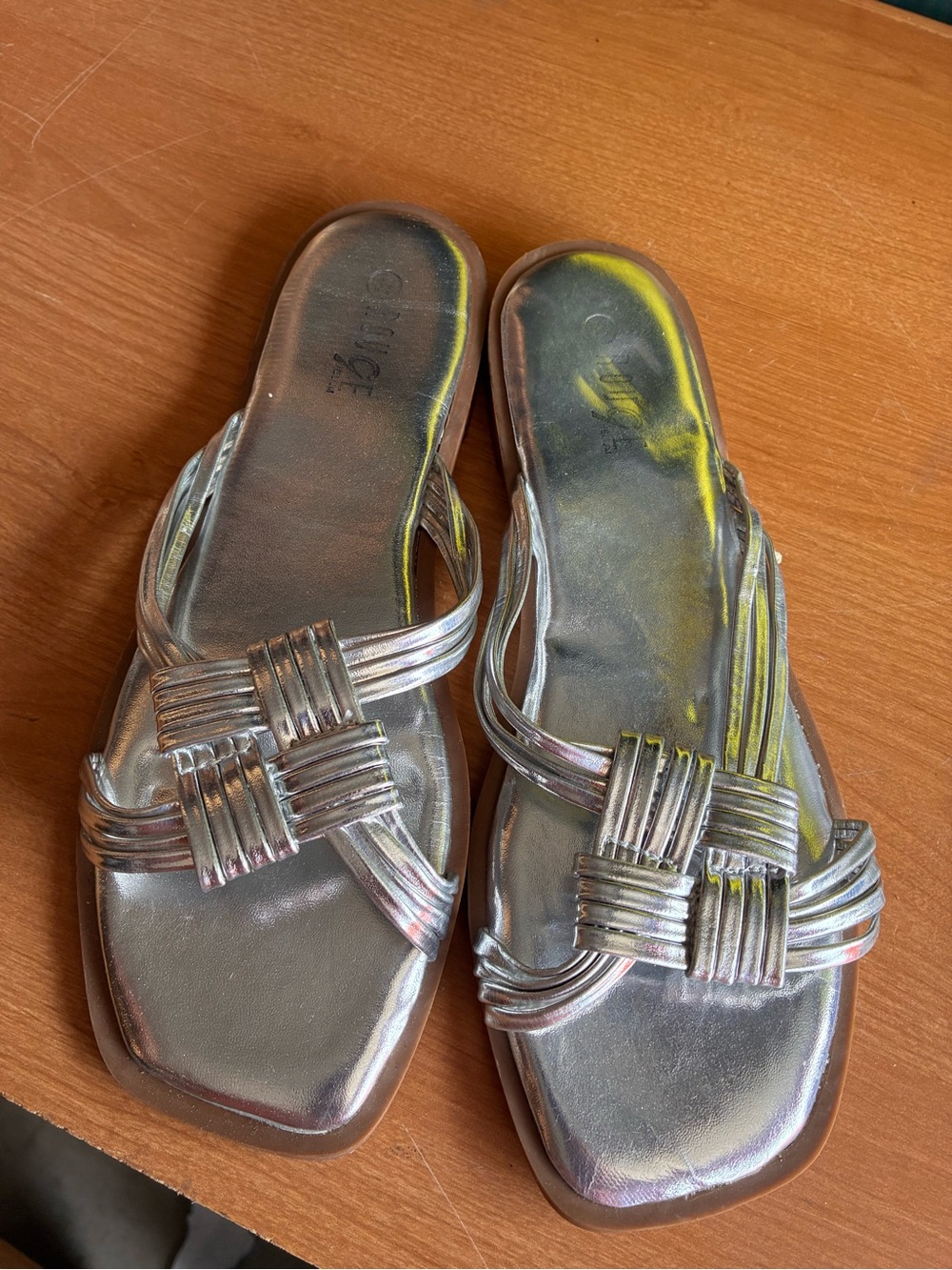 Rouge Helium Silver Metallic Woven Strappy Flat Sandals Women's Size 8.5
